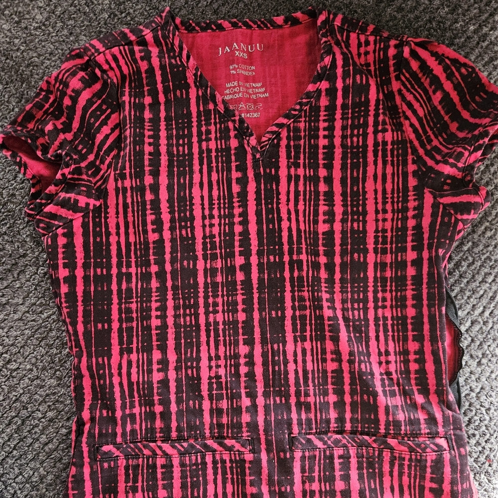 Medical scrub top